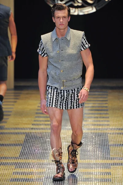Look 26